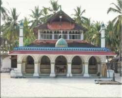 Kavarrata has the highest number of mosques located on this island. The most renowned is Ujra mosques which have elaborately decorated ceilings which 